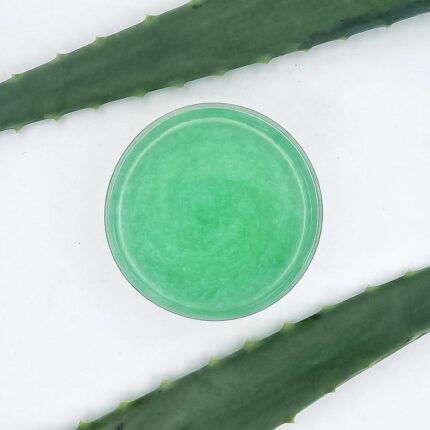 Detergente natural aloe vera para tu ropa, certificado con aroma de aloe vera. Este jabón natural, hipoalergénico y respetuoso con el medioambiente puede utilizarse para el lavado a mano o a máquina de ropa blanca y color.